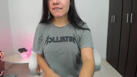 Mia online show from January 8, 2025, 5:37 pm