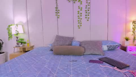 mia rousse25 online show from May 24, 2026, 12:32 pm