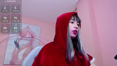 Mia  online show from December 19, 2025, 1:18 pm