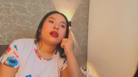 Mia Roux online show from February 8, 2025, 7:27 pm