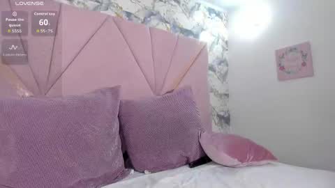 Mia online show from April 15, 2026, 4:52 am