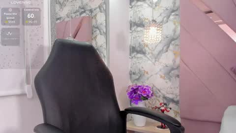 Mia online show from April 16, 2026, 5:08 am