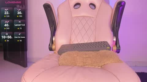 mia_royal online show from April 9, 2026, 3:50 am