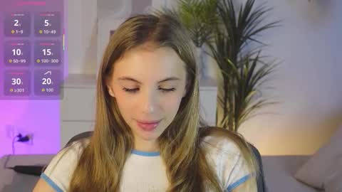 Mia online show from November 12, 2025, 6:14 am