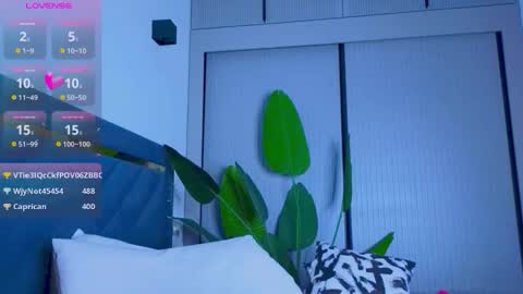 Mia online show from September 16, 2025, 12:50 pm