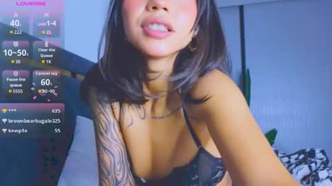 Mia online show from September 18, 2025, 3:25 pm