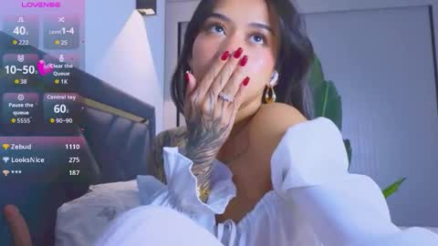 Mia online show from November 8, 2025, 4:40 pm