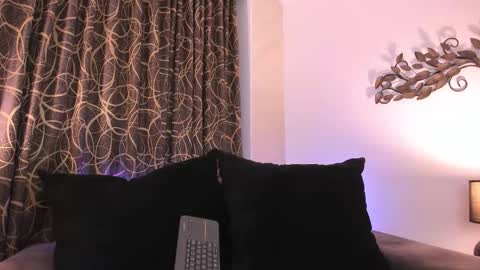 Mia  online show from February 14, 2026, 1:41 pm