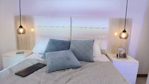 Snapshot of mia_smithh__ chatting on April 9, 2026, 8:25 pm Mia online show from April 9, 2026, 8:25 pm