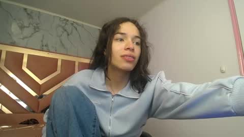 mia_swift_ch online show from November 13, 2025, 3:00 pm