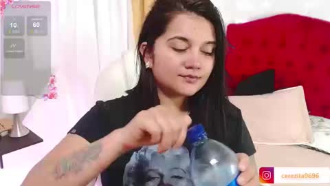 Mia  online show from September 23, 2025, 2:03 am