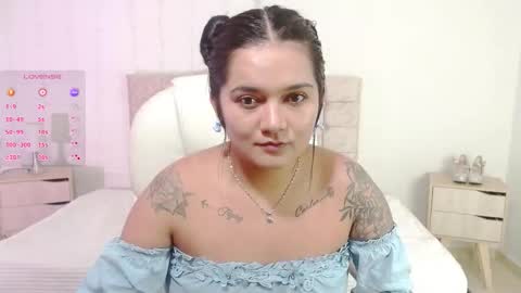 Mia  online show from October 21, 2025, 11:27 pm