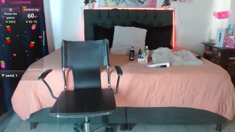 Snapshot of mia_velvet1 chatting on November 7, 2025, 1:33 pm MIA online show from November 7, 2025, 1:33 pm