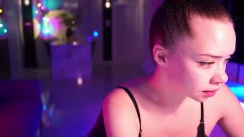 Snapshot of mia_vixen_ chatting on February 27, 2026, 4:01 am VixenMia online show from February 27, 2026, 4:01 am