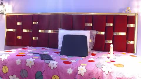 mia_wetts online show from September 12, 2025, 7:25 pm