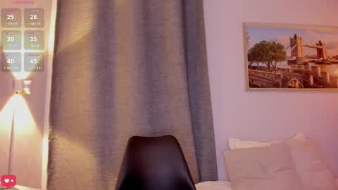 Mia White  online show from October 25, 2025, 12:34 pm