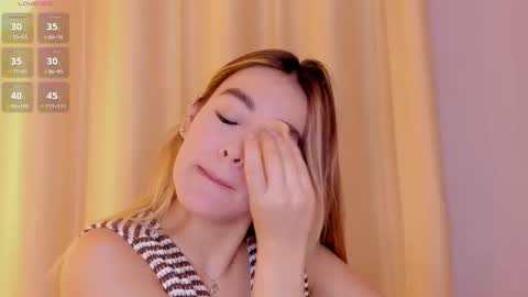 Mia White  online show from February 16, 2026, 1:07 pm