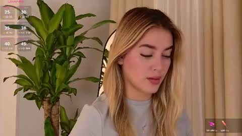 Snapshot of mia_white11 chatting on July 17, 2026, 2:02 pm Mia White online show from July 17, 2026, 2:02 pm
