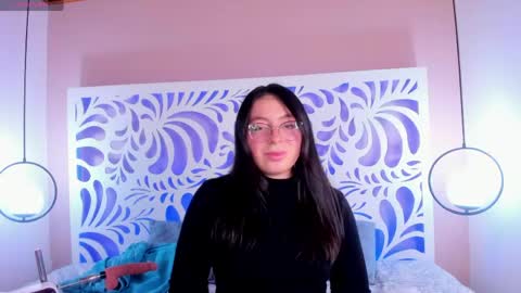 mia_wills_ online show from April 13, 2026, 5:07 pm