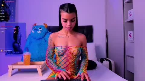 Snapshot of mia_world_ chatting on December 19, 2024, 9:49 pm online show from December 19, 2024, 9:49 pm