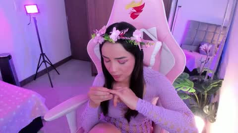 mia  nicolle online show from October 19, 2025, 1:39 am