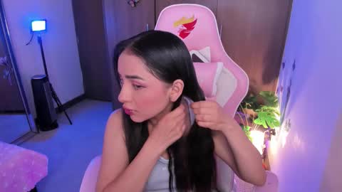 mia  nicolle online show from November 13, 2025, 3:05 am