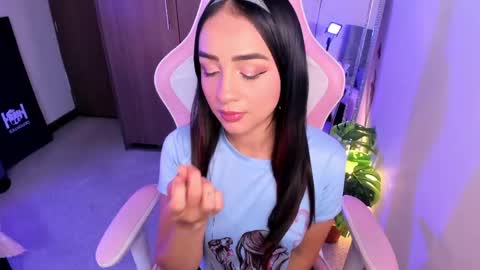 mia  nicolle online show from April 16, 2026, 2:34 am