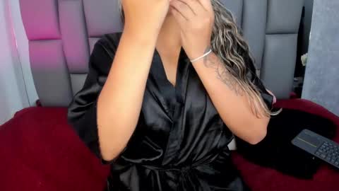 Mia online show from February 26, 2025, 12:03 pm