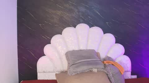 Mia online show from March 17, 2026, 12:08 pm