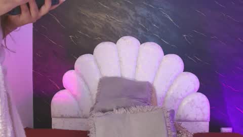 Mia online show from March 28, 2026, 12:05 pm