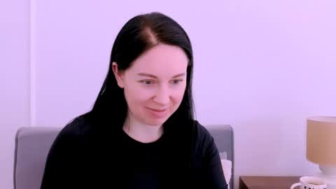 Mia online show from April 16, 2026, 3:24 pm