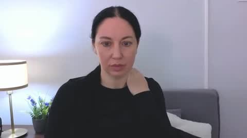 Mia online show from June 14, 2026, 6:48 am