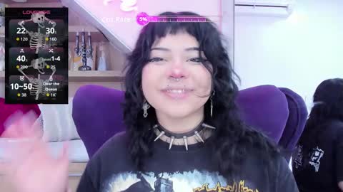 Mia online show from December 19, 2025, 12:23 pm