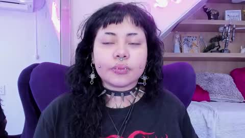 Mia online show from January 9, 2026, 12:30 pm