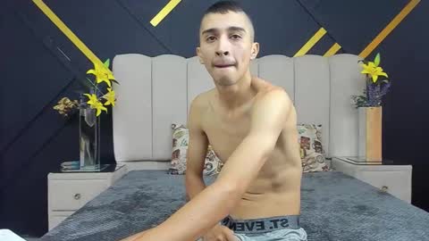 miaandrony online show from February 17, 2026, 12:56 pm