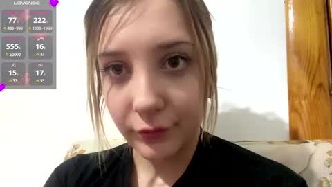 Hi guys Im Mia Im new here help me to figure out how everything works here xD online show from July 4, 2026, 9:32 pm