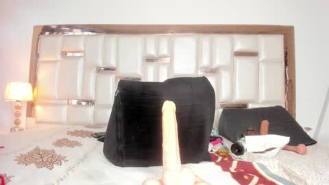 Snapshot of miaaxxx_ chatting on January 24, 2025, 3:34 pm Mia online show from January 24, 2025, 3:34 pm