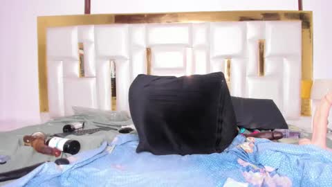 Snapshot of miaaxxx_ chatting on February 13, 2025, 8:27 am Mia online show from February 13, 2025, 8:27 am