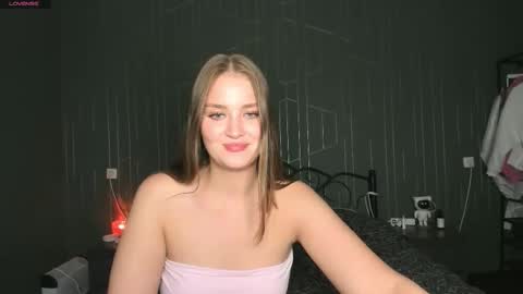 Mia online show from October 11, 2025, 6:50 pm