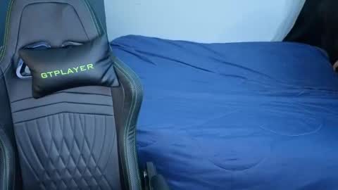 Mia online show from March 15, 2026, 1:22 am