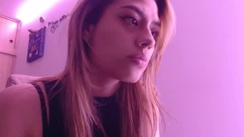 Miia  online show from November 2, 2025, 4:04 am