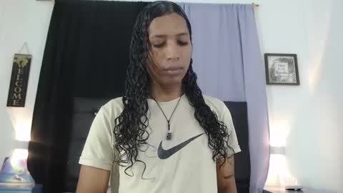 MiaCoock online show from November 17, 2025, 12:22 pm