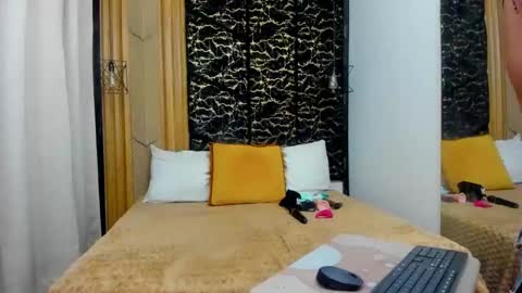 Snapshot of miacours chatting on February 19, 2026, 7:32 pm MiaCours online show from February 19, 2026, 7:32 pm