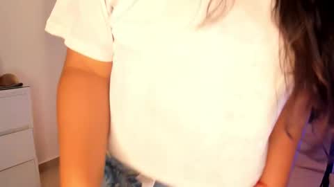 Snapshot of miadanielss chatting on November 22, 2025, 5:34 pm IG Yojanagomez online show from November 22, 2025, 5:34 pm