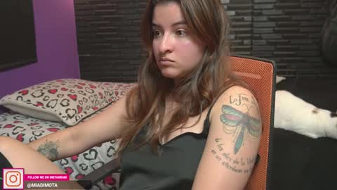 Mia online show from November 15, 2025, 7:49 am