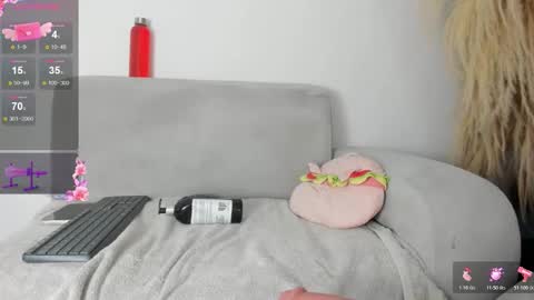 Snapshot of miafisher_ chatting on December 19, 2025, 12:50 am Miafisher online show from December 19, 2025, 12:50 am