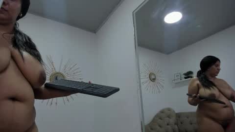 Snapshot of miah_bigboobs chatting on November 16, 2025, 1:28 pm Miah Collins online show from November 16, 2025, 1:28 pm