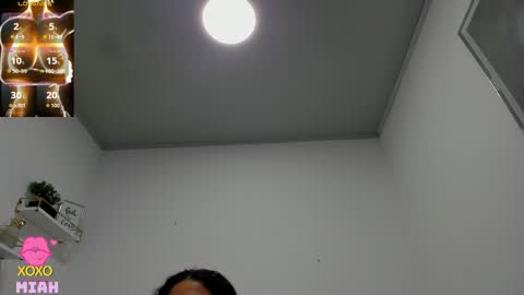 Snapshot of miah_bigboobs chatting on November 25, 2025, 11:21 am Miah Collins online show from November 25, 2025, 11:21 am