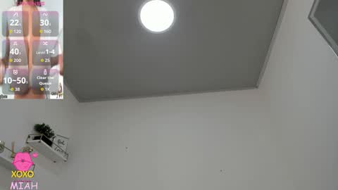 Snapshot of miah_bigboobs chatting on December 1, 2025, 11:37 am Miah Collins online show from December 1, 2025, 11:37 am