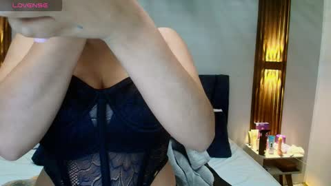 MIA HOTMEZ online show from October 16, 2025, 11:55 am